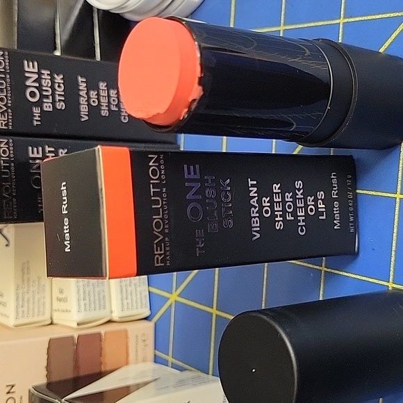 Revolution The One Blush Stick 12g NIB Matte Rush - Picture 1 of 1